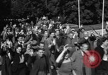 Standbild anglo-amerikanischen NS-Lager Vittel Frankreich, 1944, aus Sekunde 34 historischem Filmmaterial Videoclip 65675055088