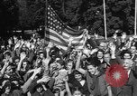 Standbild anglo-amerikanischen NS-Lager Vittel Frankreich, 1944, aus Sekunde 39 historischem Filmmaterial Videoclip 65675055088