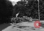 Standbild anglo-amerikanischen NS-Lager Vittel Frankreich, 1944, aus Sekunde 48 historischem Filmmaterial Videoclip 65675055088