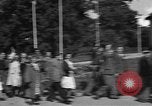 Standbild anglo-amerikanischen NS-Lager Vittel Frankreich, 1944, aus Sekunde 60 historischem Filmmaterial Videoclip 65675055088