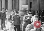 Standbild russische Offiziere und Soldaten Karlsbad Tschechoslowakei, 1946, aus Sekunde 29 historischem Filmmaterial Videoclip 65675055107