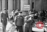 Standbild russische Offiziere und Soldaten Karlsbad Tschechoslowakei, 1946, aus Sekunde 30 historischem Filmmaterial Videoclip 65675055107