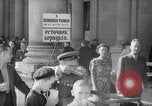 Standbild russische Offiziere und Soldaten Karlsbad Tschechoslowakei, 1946, aus Sekunde 39 historischem Filmmaterial Videoclip 65675055107