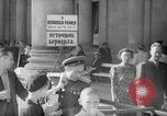 Standbild russische Offiziere und Soldaten Karlsbad Tschechoslowakei, 1946, aus Sekunde 40 historischem Filmmaterial Videoclip 65675055107