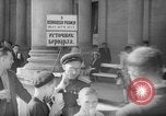 Standbild russische Offiziere und Soldaten Karlsbad Tschechoslowakei, 1946, aus Sekunde 42 historischem Filmmaterial Videoclip 65675055107