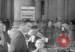 Standbild russische Offiziere und Soldaten Karlsbad Tschechoslowakei, 1946, aus Sekunde 45 historischem Filmmaterial Videoclip 65675055107