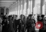 Standbild russische Offiziere und Soldaten Karlsbad Tschechoslowakei, 1946, aus Sekunde 60 historischem Filmmaterial Videoclip 65675055107