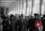 Standbild russische Offiziere und Soldaten Karlsbad Tschechoslowakei, 1946, aus Sekunde 61 historischem Filmmaterial Videoclip 65675055107