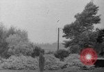Image des troupes américaines avançant dans Seconde Guerre Mondiale Belgique, 1944, de la seconde 1 séquences d'archives historiques vidéo 65675055108
