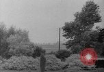 Image des troupes américaines avançant dans Seconde Guerre Mondiale Belgique, 1944, de la seconde 5 séquences d'archives historiques vidéo 65675055108