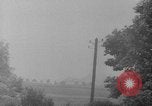 Image des troupes américaines avançant dans Seconde Guerre Mondiale Belgique, 1944, de la seconde 28 séquences d'archives historiques vidéo 65675055108