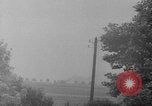 Image des troupes américaines avançant dans Seconde Guerre Mondiale Belgique, 1944, de la seconde 30 séquences d'archives historiques vidéo 65675055108