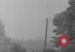 Image des troupes américaines avançant dans Seconde Guerre Mondiale Belgique, 1944, de la seconde 31 séquences d'archives historiques vidéo 65675055108