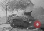 Image des troupes américaines avançant dans Seconde Guerre Mondiale Belgique, 1944, de la seconde 36 séquences d'archives historiques vidéo 65675055108