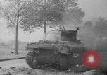 Image des troupes américaines avançant dans Seconde Guerre Mondiale Belgique, 1944, de la seconde 40 séquences d'archives historiques vidéo 65675055108