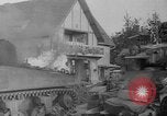 Image des troupes américaines avançant dans Seconde Guerre Mondiale Belgique, 1944, de la seconde 43 séquences d'archives historiques vidéo 65675055108