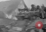 Image des troupes américaines avançant dans Seconde Guerre Mondiale Belgique, 1944, de la seconde 44 séquences d'archives historiques vidéo 65675055108