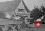 Image des troupes américaines avançant dans Seconde Guerre Mondiale Belgique, 1944, de la seconde 49 séquences d'archives historiques vidéo 65675055108