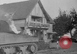 Image des troupes américaines avançant dans Seconde Guerre Mondiale Belgique, 1944, de la seconde 51 séquences d'archives historiques vidéo 65675055108