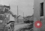 Image des troupes américaines avançant dans Seconde Guerre Mondiale Belgique, 1944, de la seconde 55 séquences d'archives historiques vidéo 65675055108