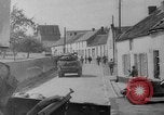 Image des troupes américaines avançant dans Seconde Guerre Mondiale Belgique, 1944, de la seconde 62 séquences d'archives historiques vidéo 65675055108