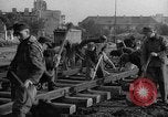 Immagine di Prigionieri di guerra tedeschi Varsavia POLONIA, 1947, secondo 12 filmato di repertorio 65675055115