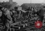 Immagine di Prigionieri di guerra tedeschi Varsavia POLONIA, 1947, secondo 16 filmato di repertorio 65675055115