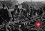 Immagine di Prigionieri di guerra tedeschi Varsavia POLONIA, 1947, secondo 17 filmato di repertorio 65675055115