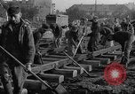 Immagine di Prigionieri di guerra tedeschi Varsavia POLONIA, 1947, secondo 18 filmato di repertorio 65675055115