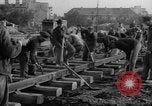 Immagine di Prigionieri di guerra tedeschi Varsavia POLONIA, 1947, secondo 20 filmato di repertorio 65675055115