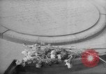 Immagine di monumento originale agli eroi del ghetto Varsavia POLONIA, 1947, secondo 44 filmato di repertorio 65675055118
