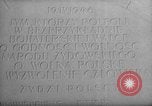 Immagine di monumento originale agli eroi del ghetto Varsavia POLONIA, 1947, secondo 47 filmato di repertorio 65675055118