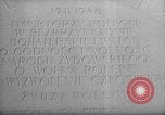 Immagine di monumento originale agli eroi del ghetto Varsavia POLONIA, 1947, secondo 49 filmato di repertorio 65675055118