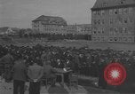 Immagine di Interrogazione dei civili tedeschi Schweinfurt Germania, 1945, secondo 9 filmato di repertorio 65675055134