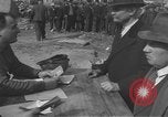 Immagine di Interrogazione dei civili tedeschi Schweinfurt Germania, 1945, secondo 13 filmato di repertorio 65675055134
