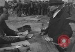 Immagine di Interrogazione dei civili tedeschi Schweinfurt Germania, 1945, secondo 15 filmato di repertorio 65675055134