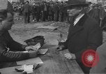 Immagine di Interrogazione dei civili tedeschi Schweinfurt Germania, 1945, secondo 16 filmato di repertorio 65675055134
