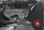 Immagine di Interrogazione dei civili tedeschi Schweinfurt Germania, 1945, secondo 17 filmato di repertorio 65675055134