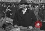 Immagine di Interrogazione dei civili tedeschi Schweinfurt Germania, 1945, secondo 23 filmato di repertorio 65675055134