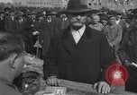 Immagine di Interrogazione dei civili tedeschi Schweinfurt Germania, 1945, secondo 25 filmato di repertorio 65675055134