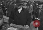 Immagine di Interrogazione dei civili tedeschi Schweinfurt Germania, 1945, secondo 28 filmato di repertorio 65675055134