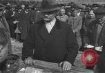 Immagine di Interrogazione dei civili tedeschi Schweinfurt Germania, 1945, secondo 30 filmato di repertorio 65675055134