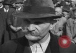 Immagine di Interrogazione dei civili tedeschi Schweinfurt Germania, 1945, secondo 32 filmato di repertorio 65675055134