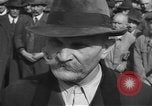 Immagine di Interrogazione dei civili tedeschi Schweinfurt Germania, 1945, secondo 33 filmato di repertorio 65675055134