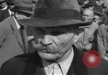 Immagine di Interrogazione dei civili tedeschi Schweinfurt Germania, 1945, secondo 34 filmato di repertorio 65675055134