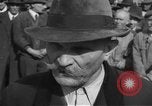 Immagine di Interrogazione dei civili tedeschi Schweinfurt Germania, 1945, secondo 36 filmato di repertorio 65675055134