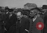 Immagine di Interrogazione dei civili tedeschi Schweinfurt Germania, 1945, secondo 38 filmato di repertorio 65675055134
