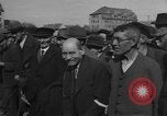 Immagine di Interrogazione dei civili tedeschi Schweinfurt Germania, 1945, secondo 41 filmato di repertorio 65675055134