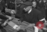 Immagine di Interrogazione dei civili tedeschi Schweinfurt Germania, 1945, secondo 43 filmato di repertorio 65675055134