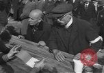 Immagine di Interrogazione dei civili tedeschi Schweinfurt Germania, 1945, secondo 48 filmato di repertorio 65675055134